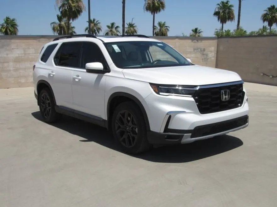 2025 Honda Pilot Touring photo 1