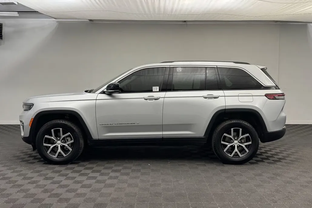 2024 Jeep Grand Cherokee Limited photo 1