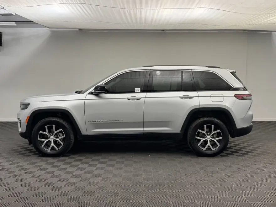 2024 Jeep Grand Cherokee Limited photo 1
