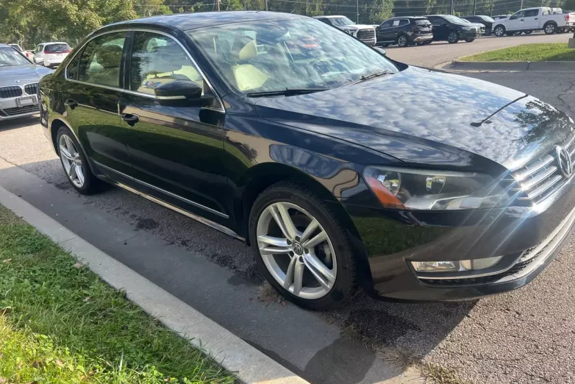 2014 Volkswagen Passat TDI SE photo 1