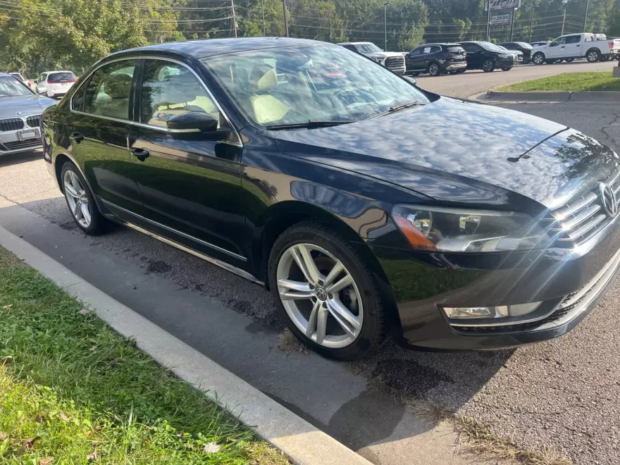2014 Volkswagen Passat TDI SE photo 1