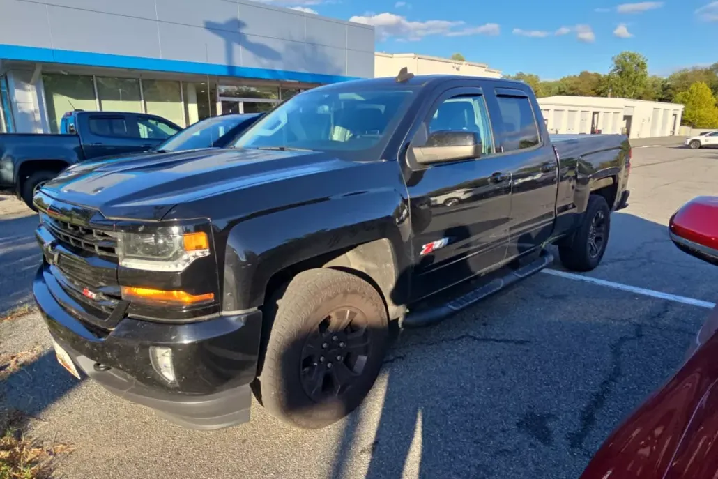 2019 Chevrolet Silverado LT photo 1