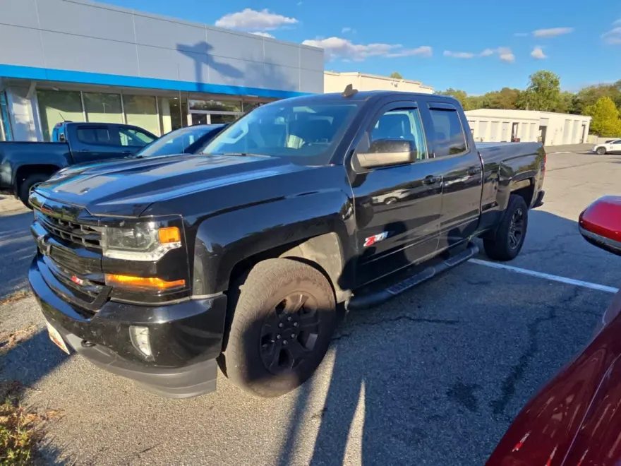 2019 Chevrolet Silverado LT photo 1
