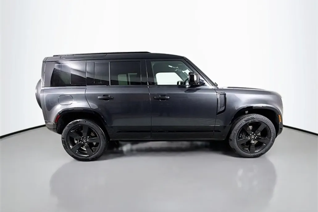 2025 Land Rover Defender 110 X-Dynamic SE photo 1