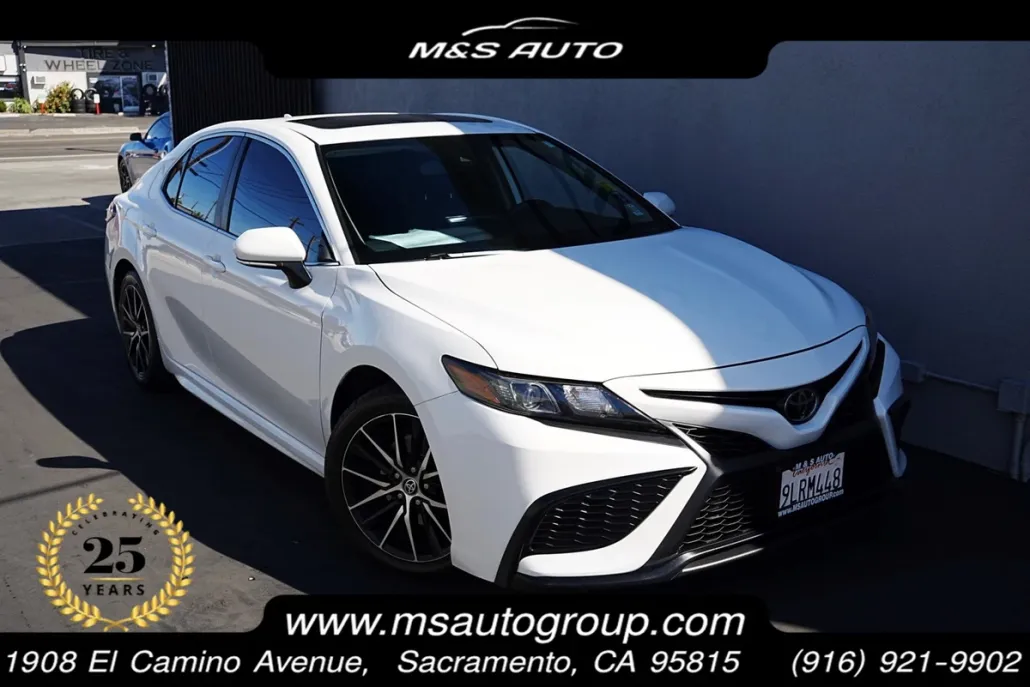2024 Toyota Camry SE photo 1