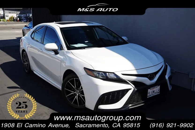 2024 Toyota Camry SE photo 1