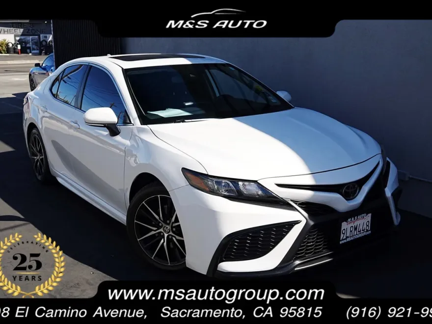 2024 Toyota Camry SE photo 1