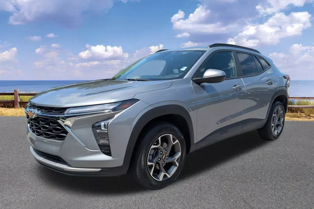 2024 Chevrolet Trax LT photo 1