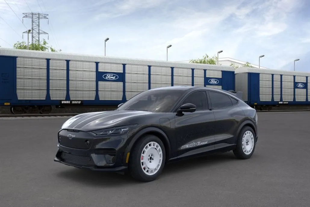 2025 Ford Mustang Mach-E GT photo 1