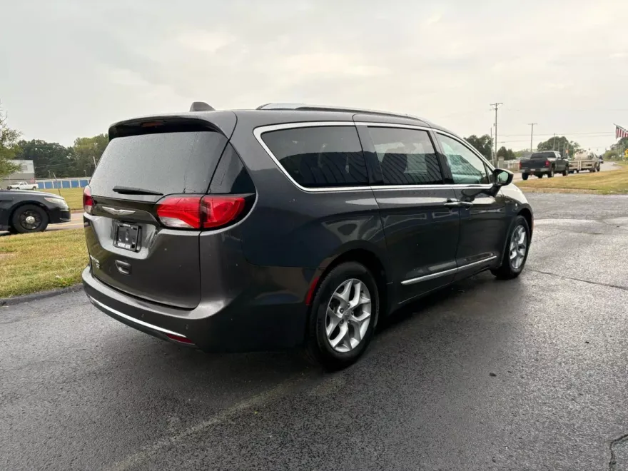 2020 Chrysler Pacifica Touring L 35th Anniversary photo 1
