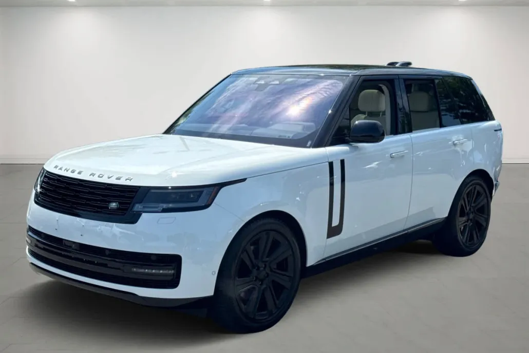 2023 Land Rover Range Rover SE photo 1