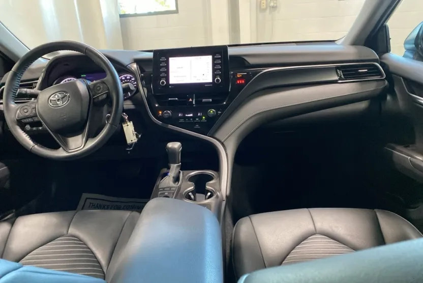 2023 Toyota Camry SE photo 1