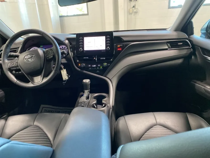 2023 Toyota Camry SE photo 1