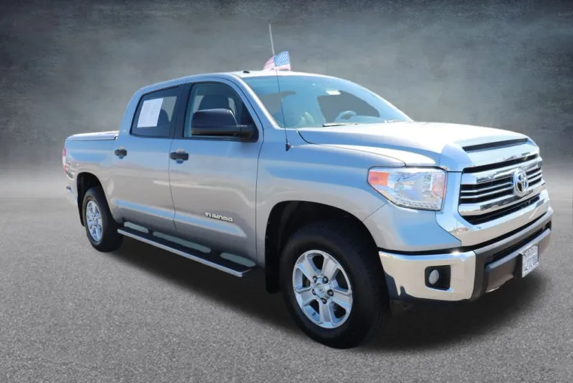 2017 Toyota Tundra SR5 photo 1