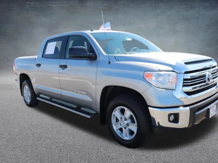 2017 Toyota Tundra SR5 photo 1