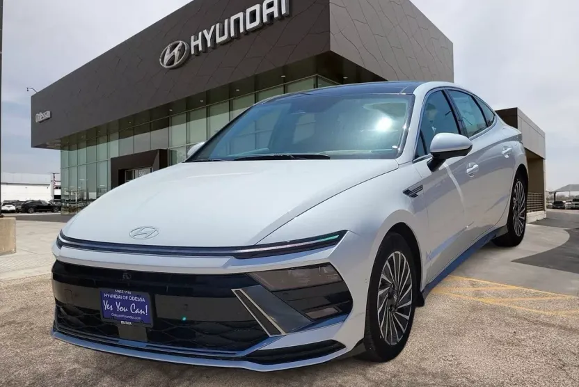 2025 Hyundai Sonata Hybrid Limited photo 1