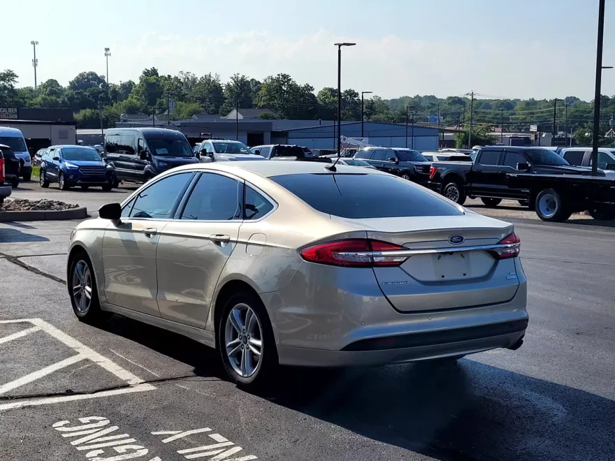 2018 Ford Fusion SE photo 1