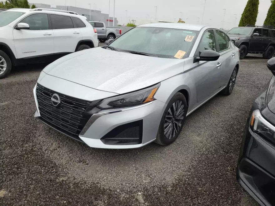 2024 Nissan Altima 2.5 SV photo 1