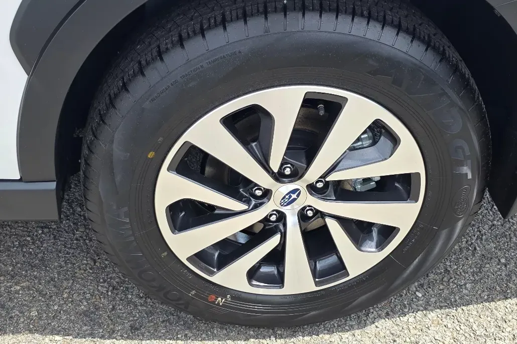 2025 Subaru Outback Premium photo 1
