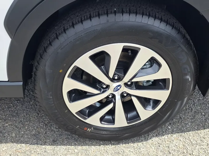 2025 Subaru Outback Premium photo 1