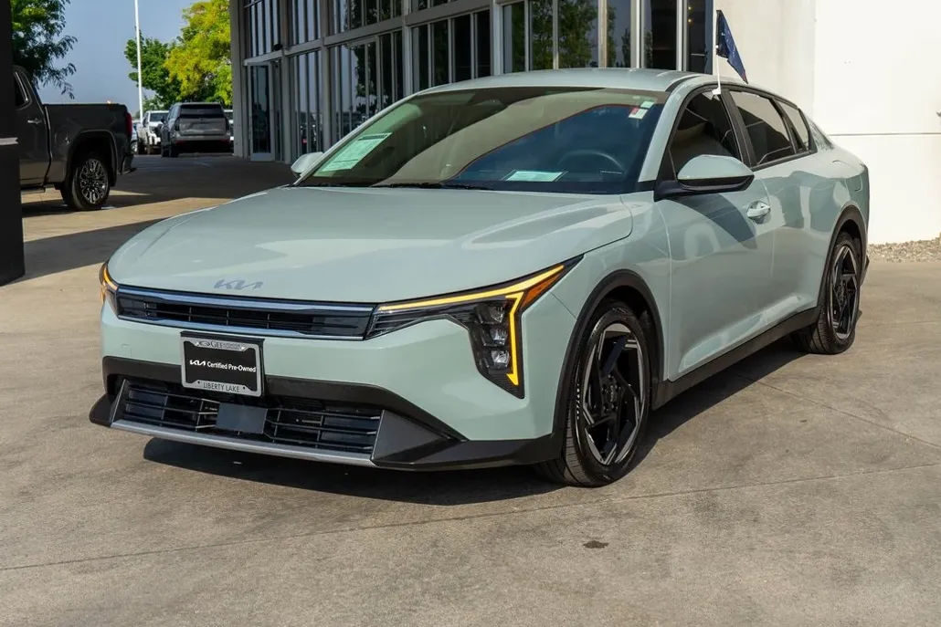 2025 Kia K4 EX photo 1