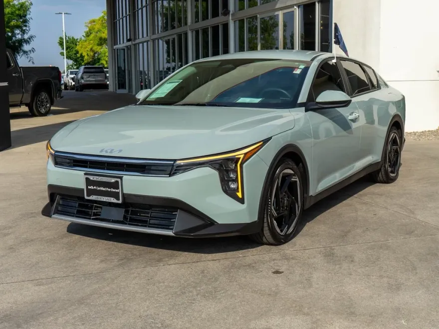 2025 Kia K4 EX photo 1