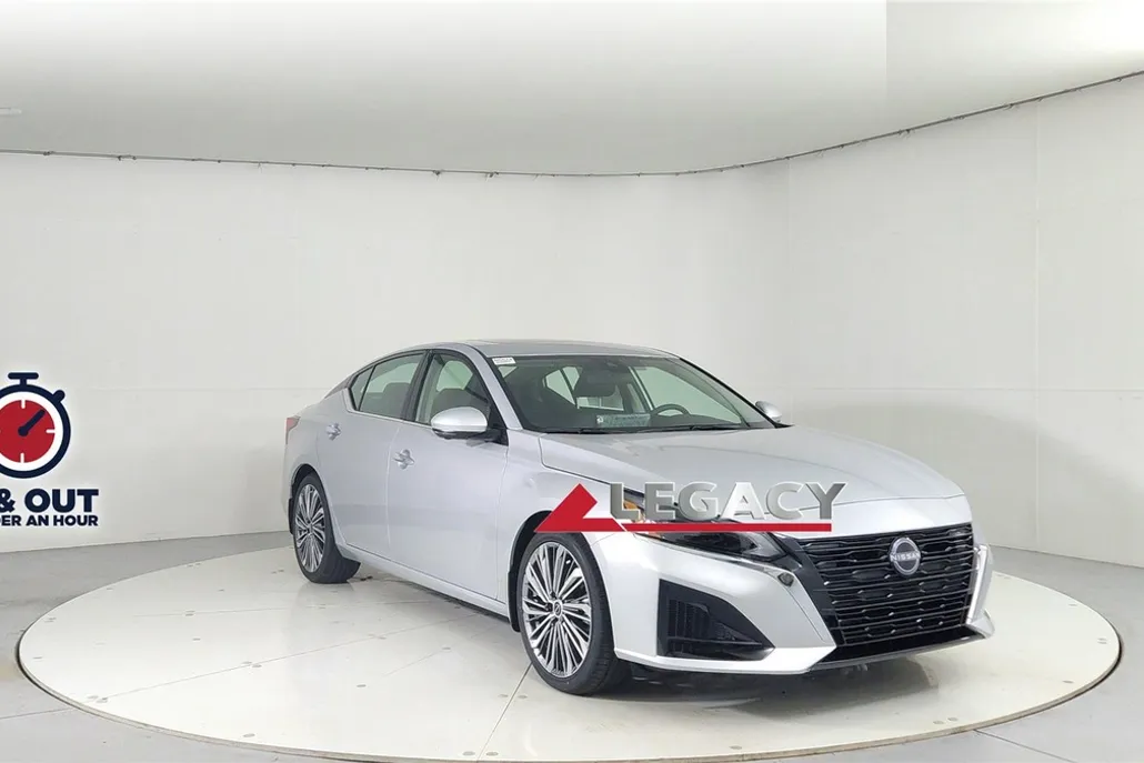 2025 Nissan Altima SL photo 1