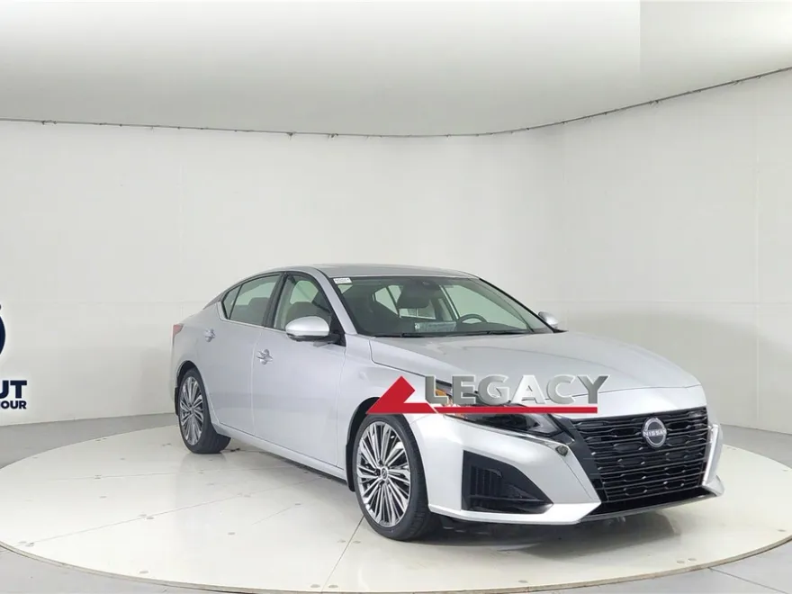 2025 Nissan Altima SL photo 1