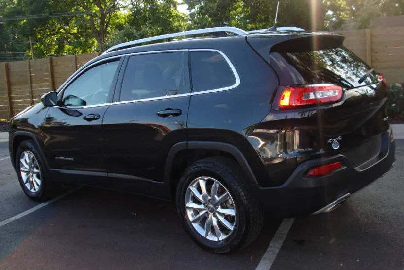 2016 Jeep Cherokee Limited photo 1