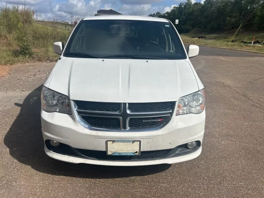 2019 Dodge Grand Caravan SXT photo 1