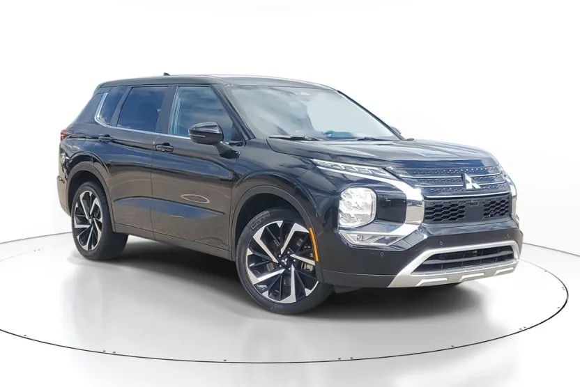 2024 Mitsubishi Outlander SE photo 1