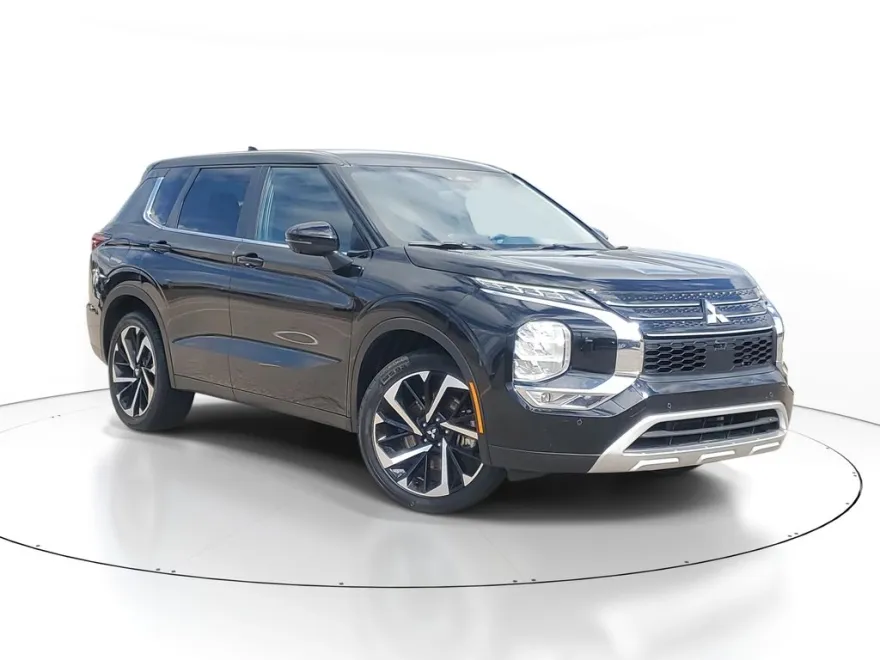 2024 Mitsubishi Outlander SE photo 1