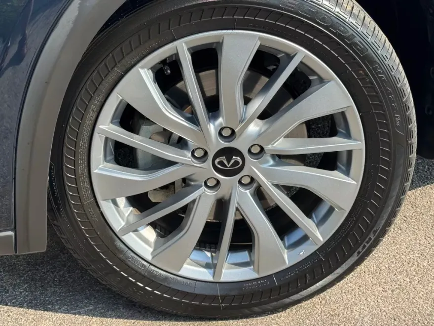 2024 Infiniti QX50 Luxe photo 1