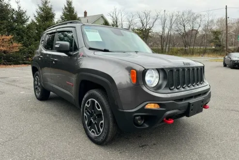 2016 Jeep Renegade Trailhawk photo 2