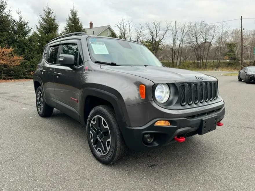 2016 Jeep Renegade Trailhawk photo 2