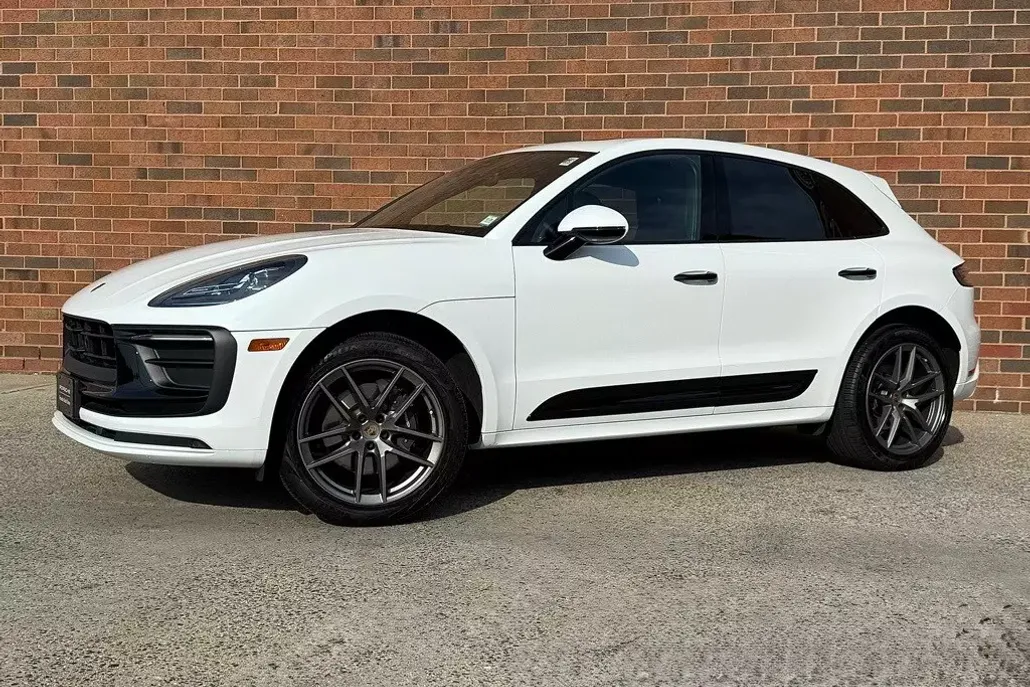 2024 Porsche Macan T photo 1