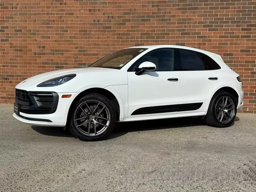 2024 Porsche Macan T photo 1