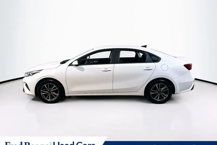 2023 Kia Forte LXS photo 1