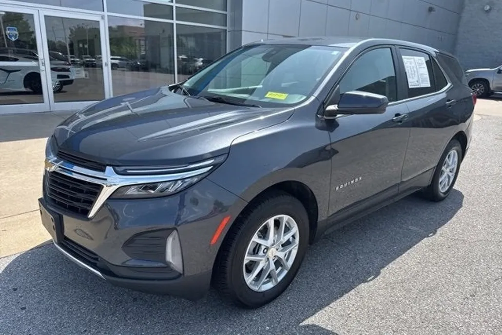 2023 Chevrolet Equinox LT photo 1