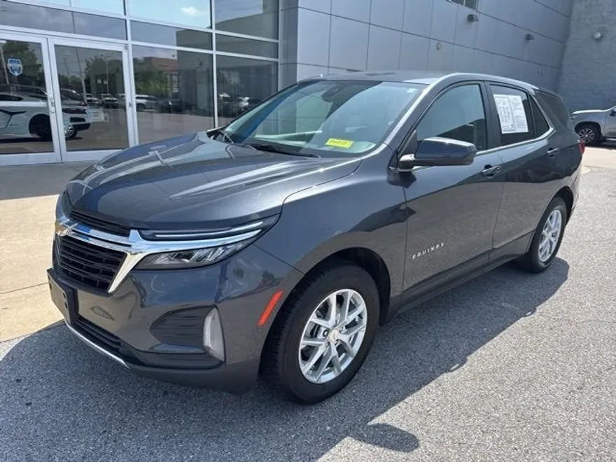2023 Chevrolet Equinox LT photo 1