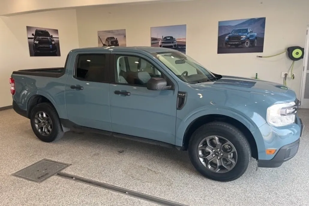 2023 Ford Maverick XLT photo 1