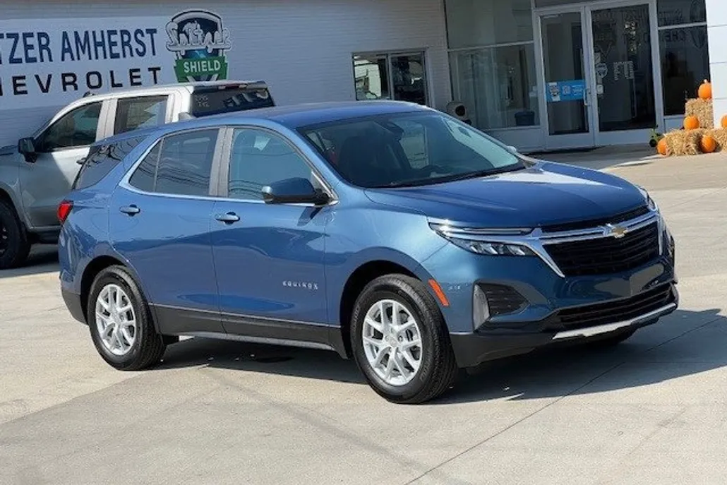 2024 Chevrolet Equinox LT photo 1