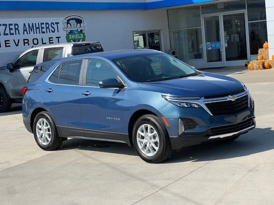 2024 Chevrolet Equinox LT photo 1