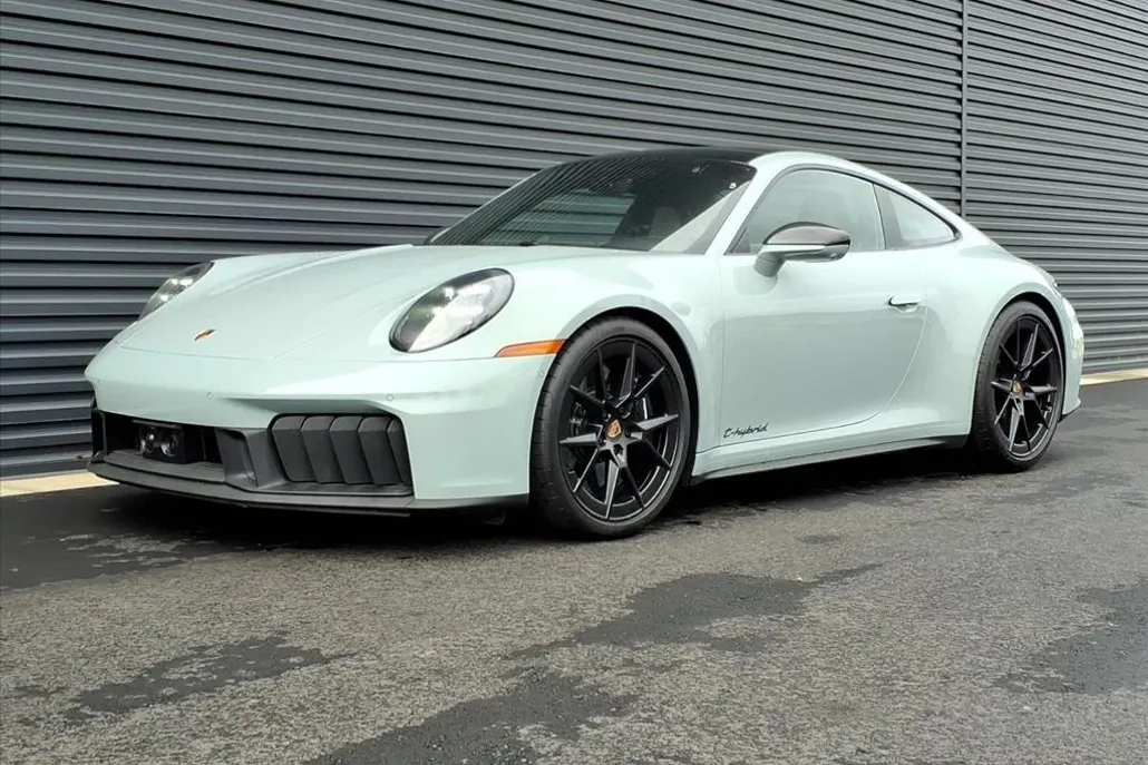 2025 Porsche 911 4 GTS photo 1