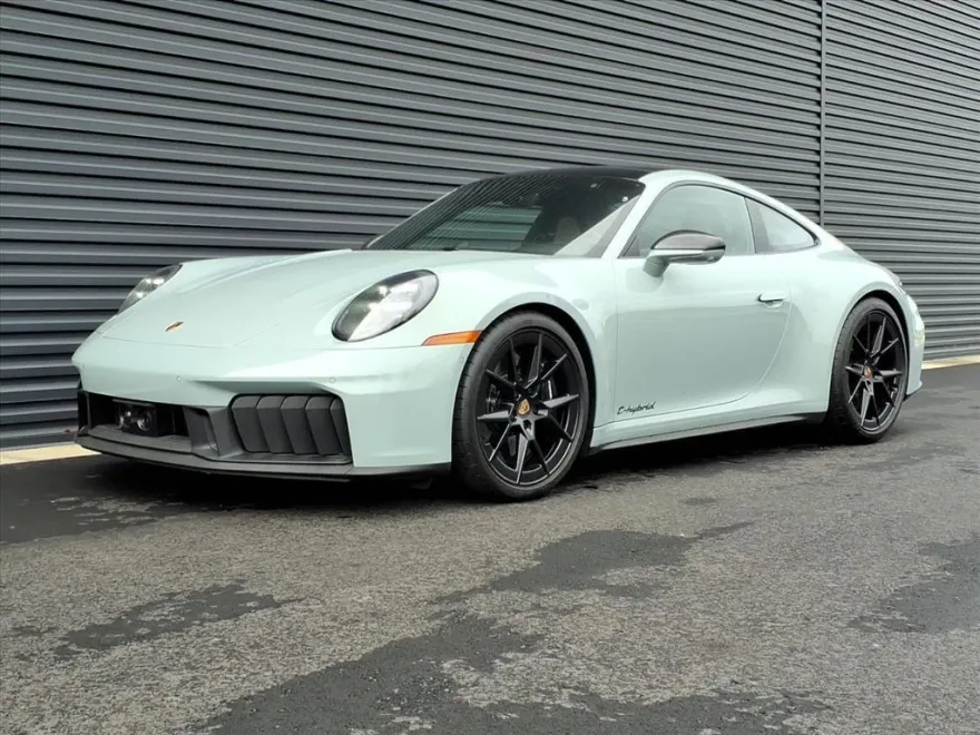 2025 Porsche 911 4 GTS photo 1