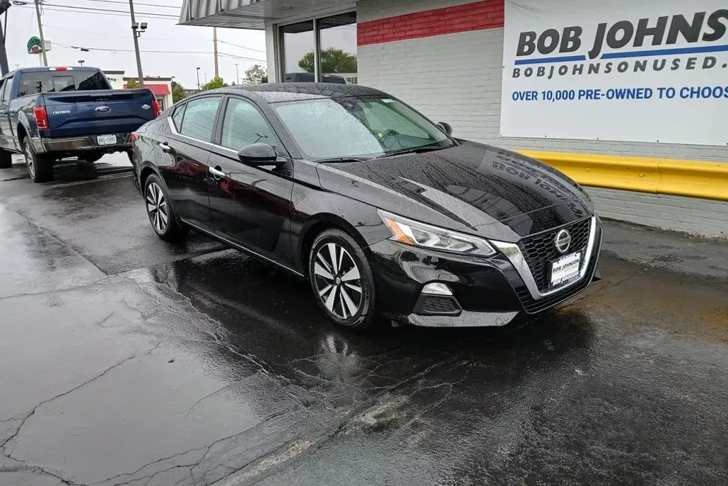 2022 Nissan Altima 2.5 SV photo 1