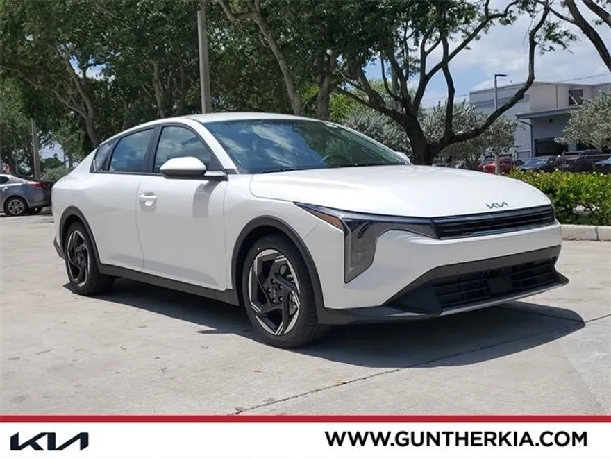 2025 Kia K4 EX photo 1