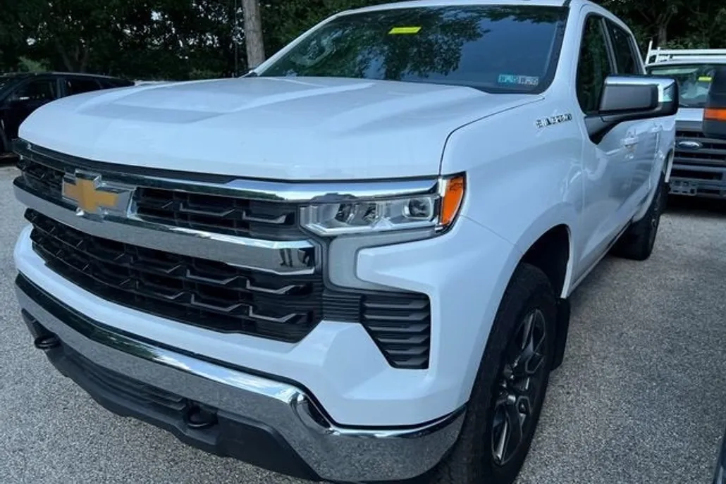 2024 Chevrolet Silverado 1500 LT photo 1