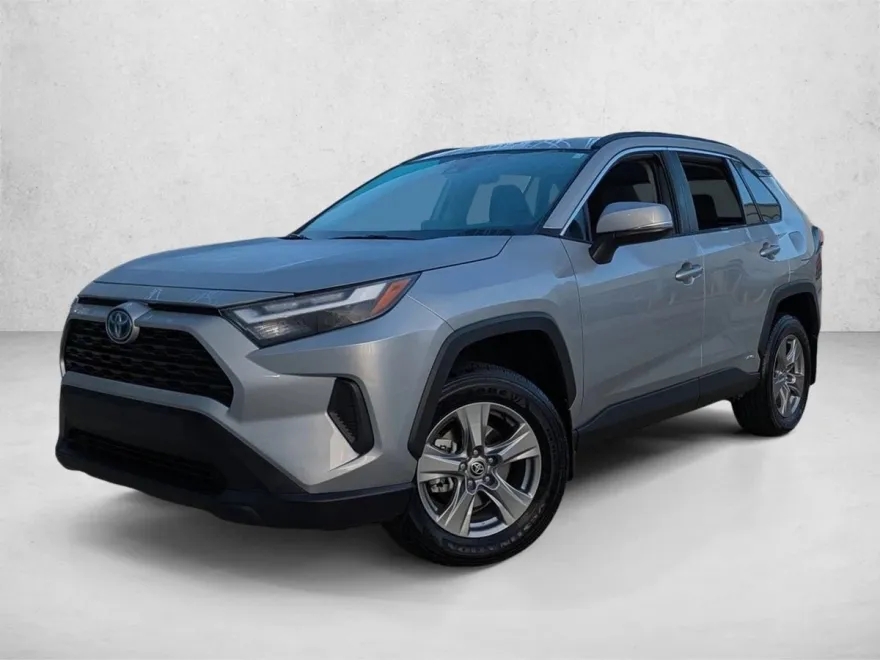 2024 Toyota RAV4 Hybrid XLE photo 1