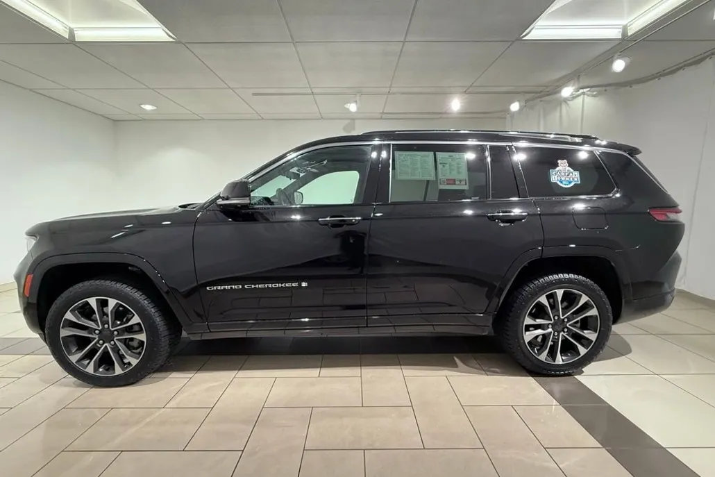 2023 Jeep Grand Cherokee Overland photo 1